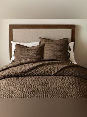 NWT Pottery Barn European Linen Waffle Standard Sham in Dark Chocolate